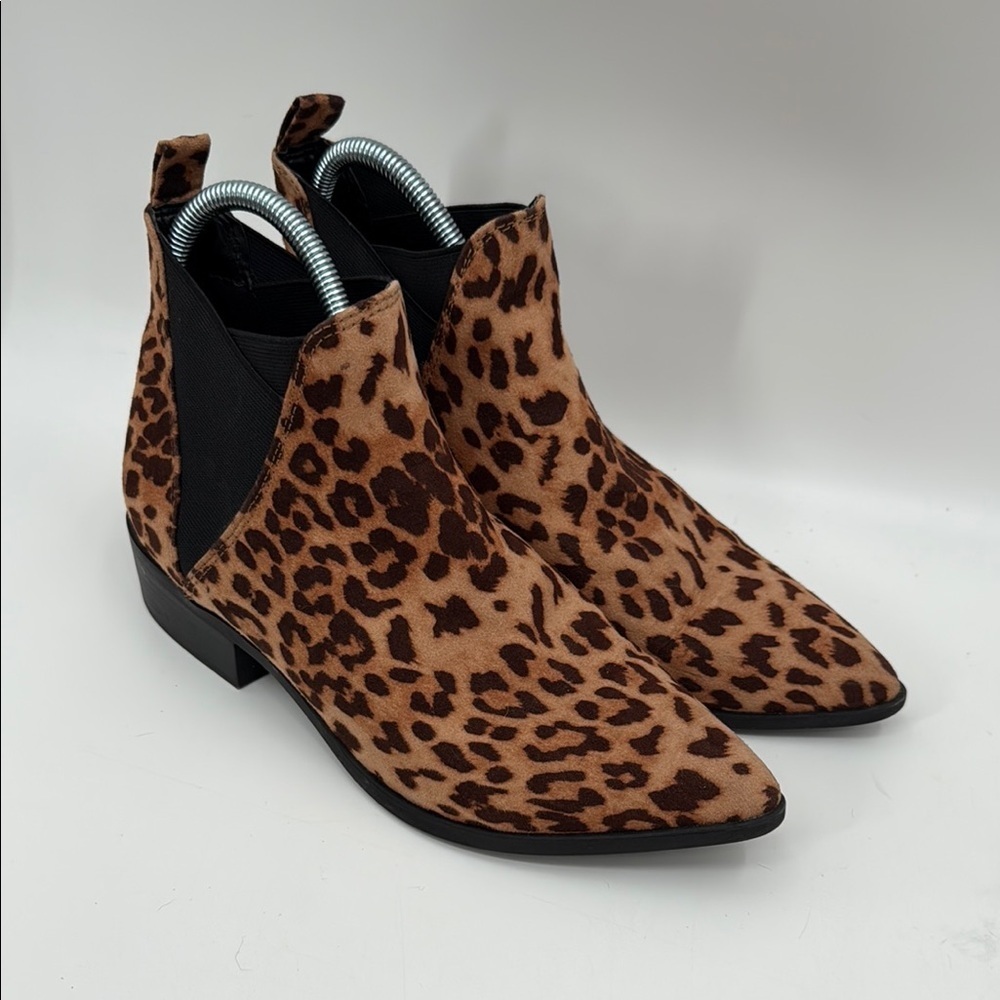 Bella Vita Brown Chelsea Boots with Suede-Like Finish Size 8.5 - Picture 1 of 10